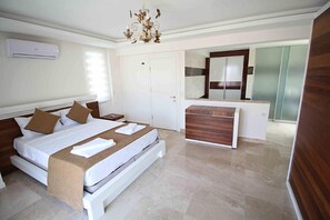 Villa, 4 Schlafzimmer, eigener Pool | 4 Schlafzimmer, Bettwäsche