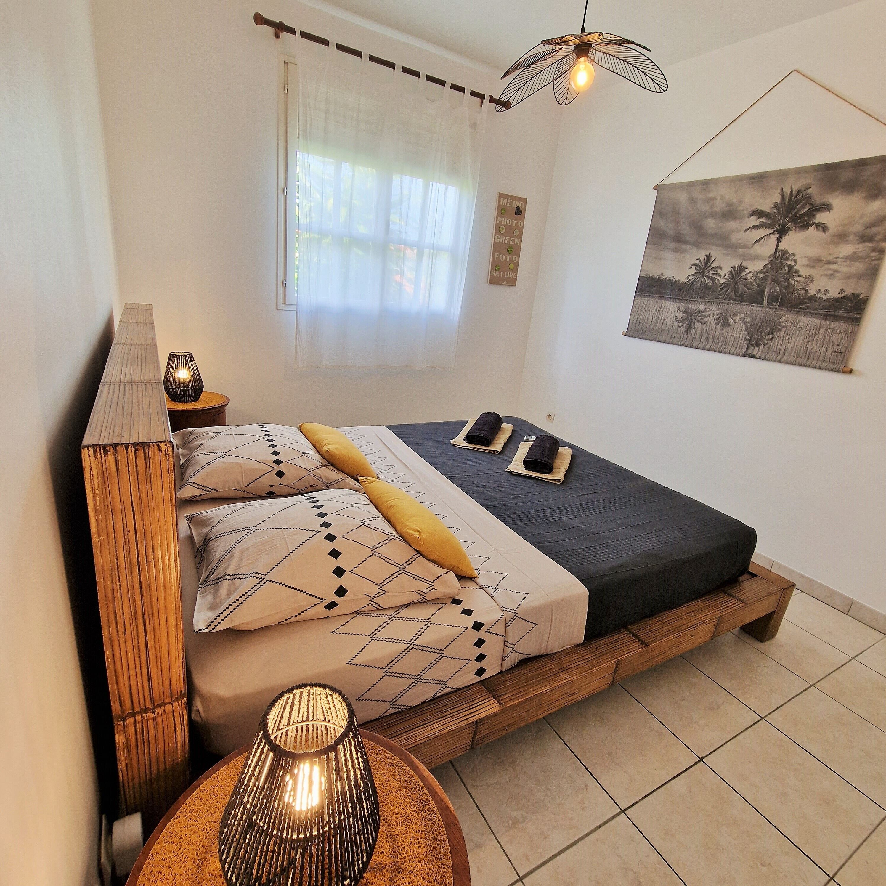 4 habitaciones, tabla de planchar con plancha y cuna de viaje 
