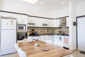 别墅, 2 间卧室, 私人游泳池 | 私人厨房 | 大冰箱、微波炉、烤箱、炉灶