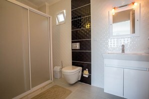 วิลล่า, 2 ห้องนอน, สระว่ายน้ำส่วนตัว | ห้องน้ำ | ผ้าเช็ดตัว