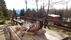 petit-déjeuner sur la terrasse