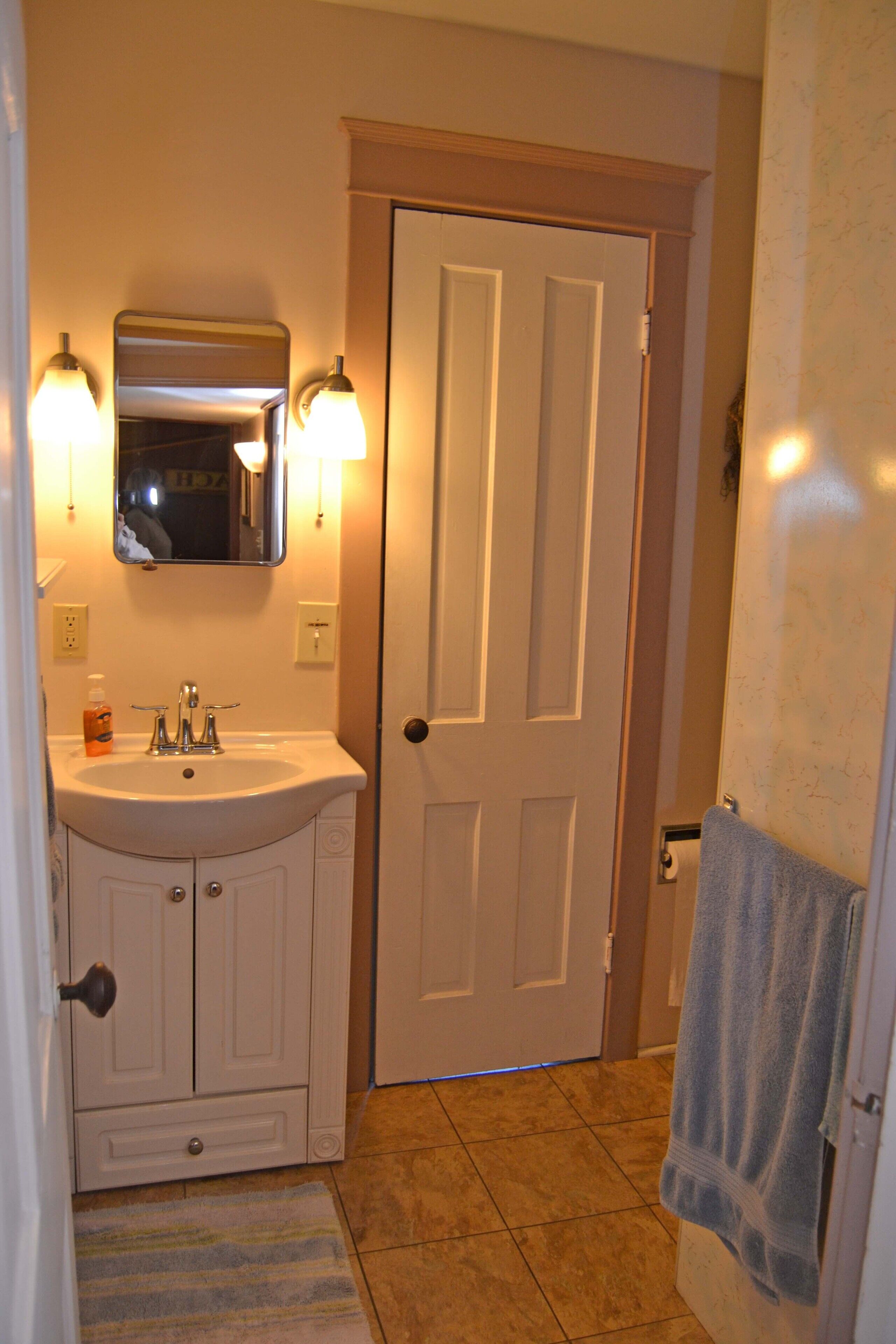 Gorgeous Sunsets at this 5 bedroom Lakeside Retreat - Pearl Beach Lakehouse