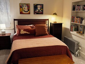 2 bedrooms, desk, iron/ironing board, WiFi