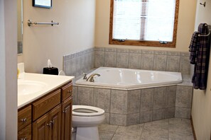 Combined shower/tub, jetted tub, hair dryer, towels