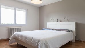 5 Schlafzimmer, Reisekinderbett, Bettwäsche