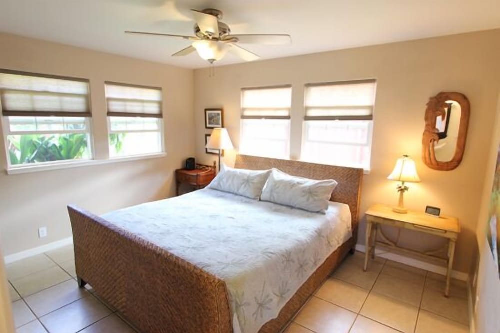Plantation Style Cottage Short Walk To Beach And Town
Permit Stph2013/0004 - Havaí