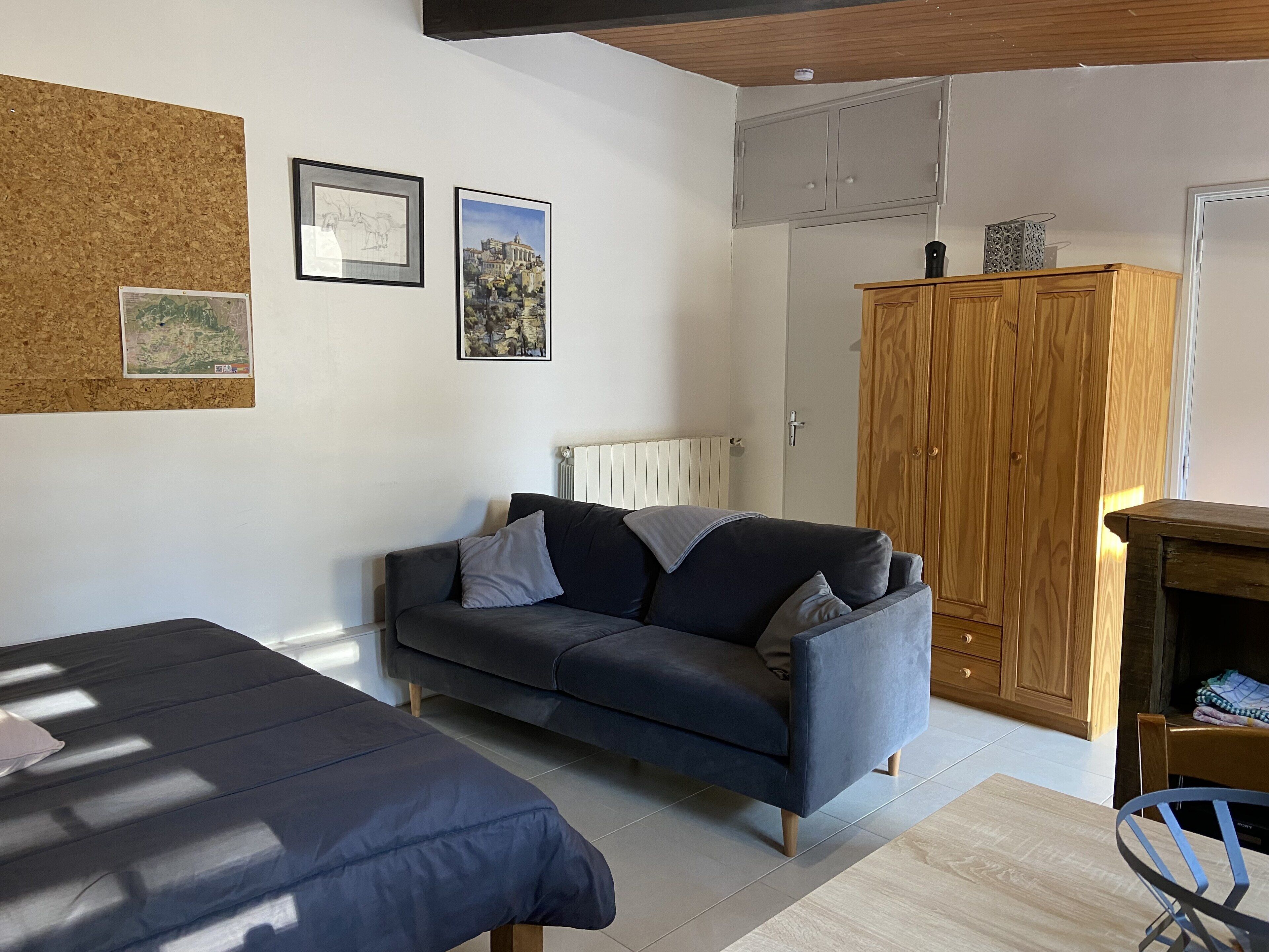 STUDIO 30 M² - 2 PERS. - IN THE COUNTRYSIDE - LUBERON near Gordes and Roussillon