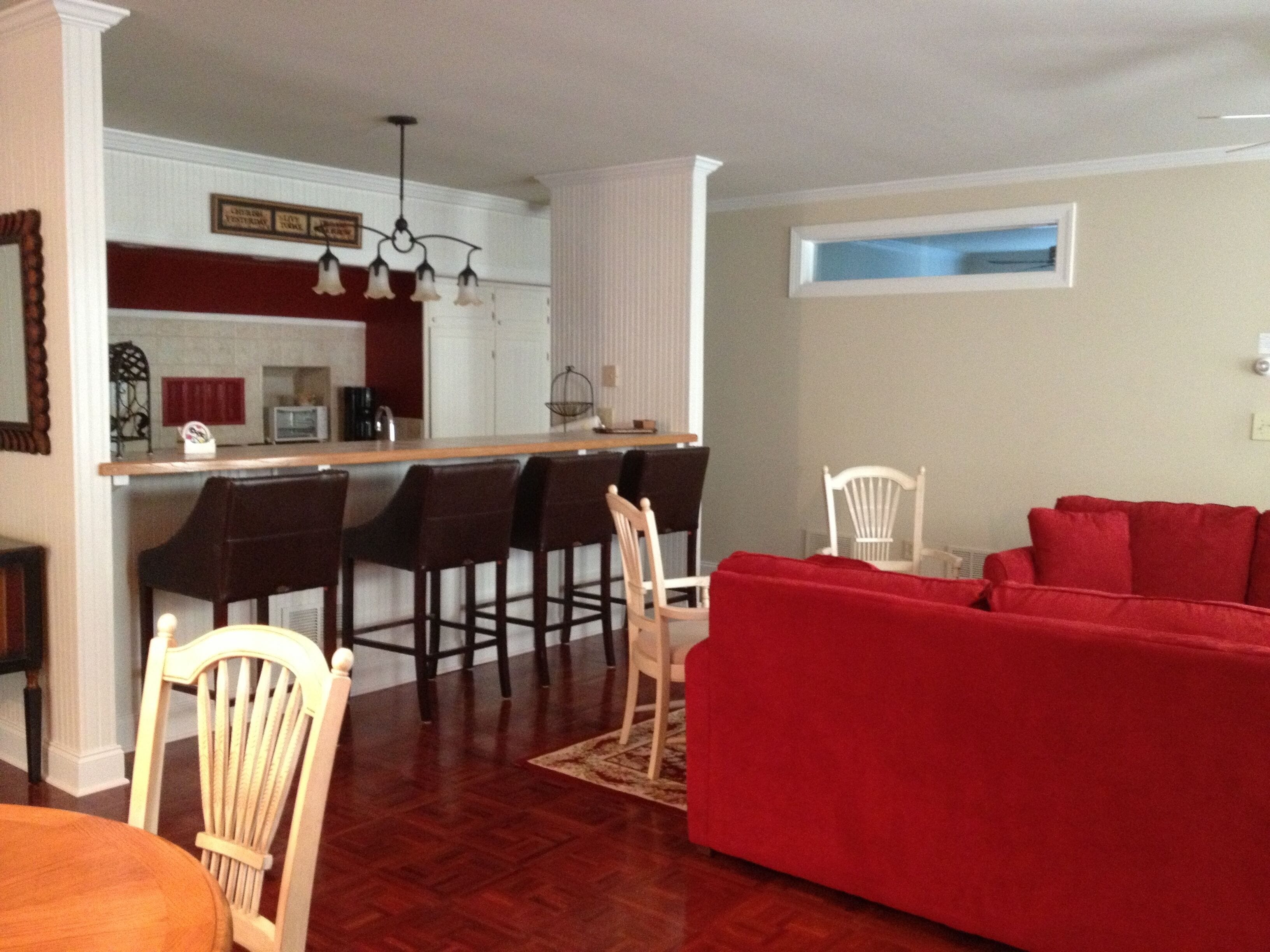 Beautifully extra large,1700sq ft., one bedroom 1.5 bath cottage/timber views