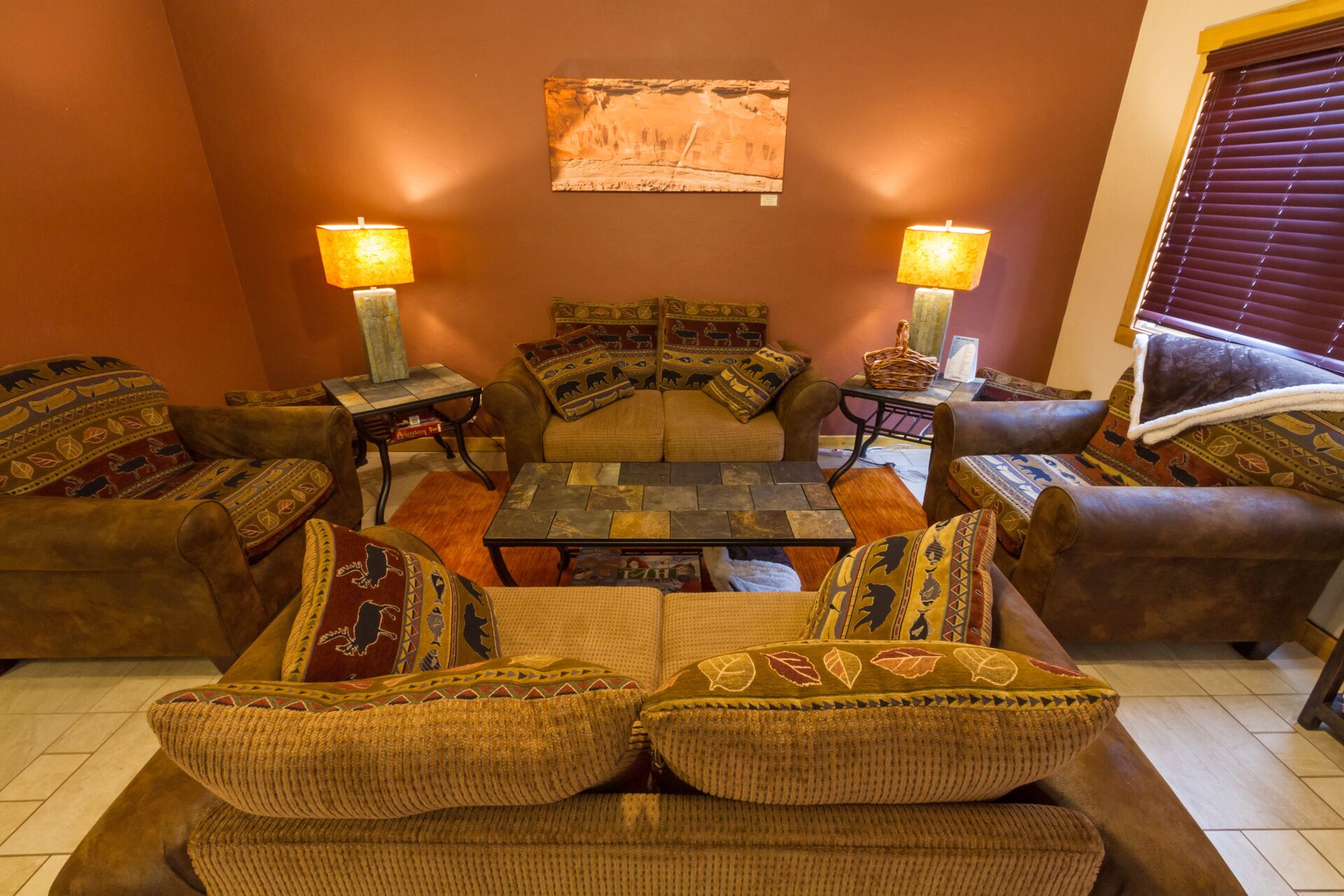 Quiet 3br Near Golf With Deck, Solar, Private Hot Tub, Rim Views And Stargazing!