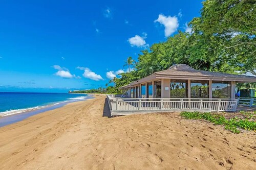 Weekly Discounts. Remodeled Modern Studio. Private Cabana. 5-Star Reviews.
