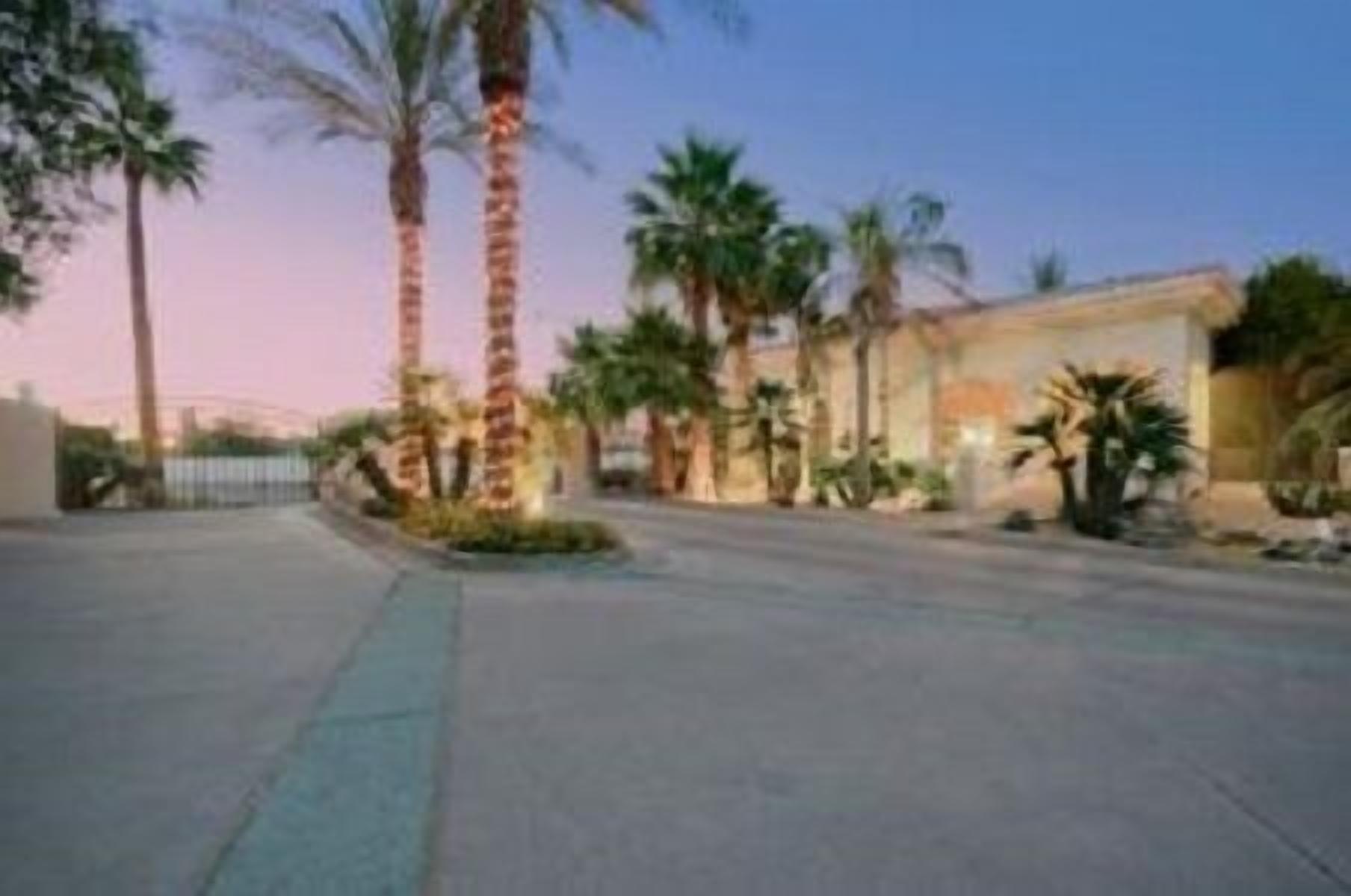 1 Bedroom + Den/Bedroom with 2 Bath Condo In Old Town Scottsdale