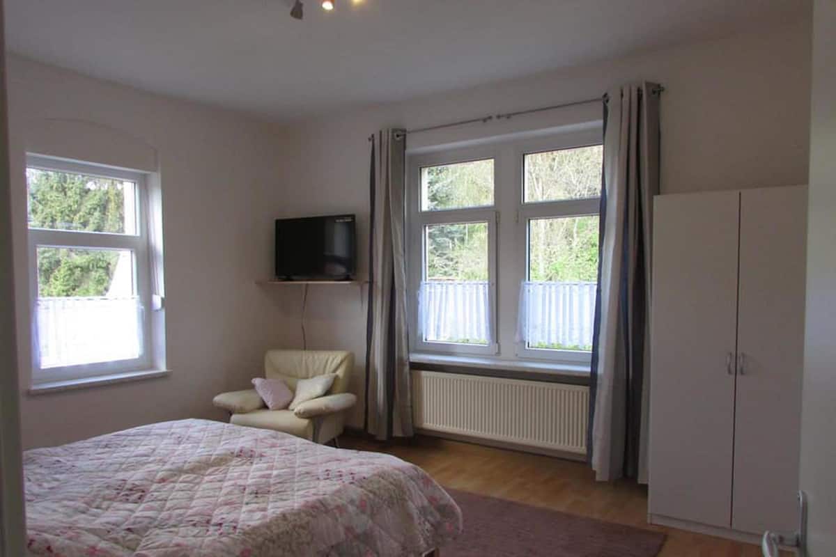 Luxe beddengoed, bedden met traagschuimmatras, gratis babybedden