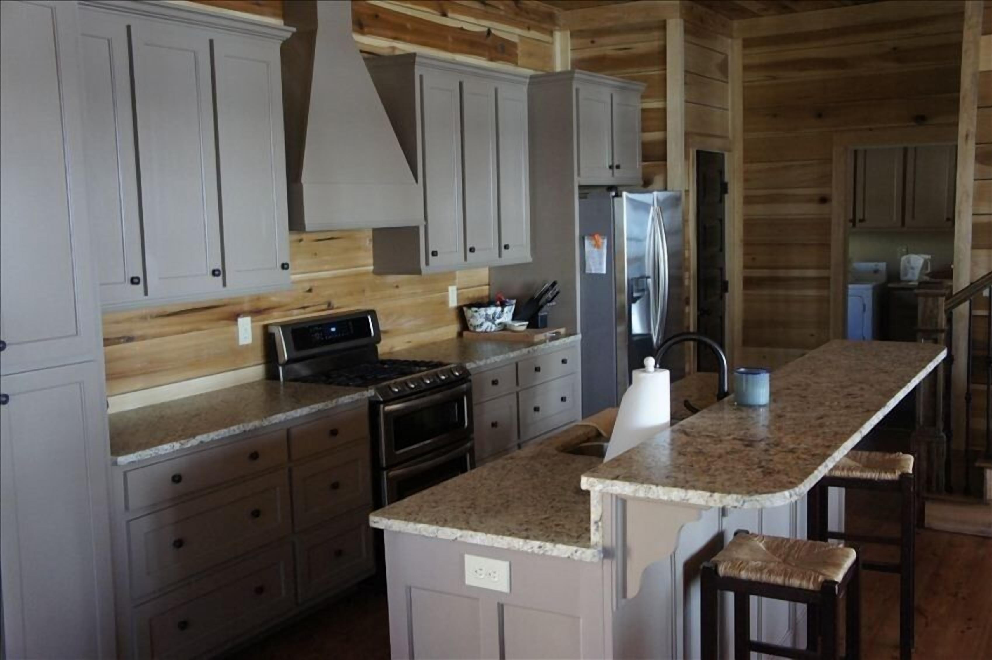 Fisherman's Dream.... 2011 Cabin on Lake Guntersville 