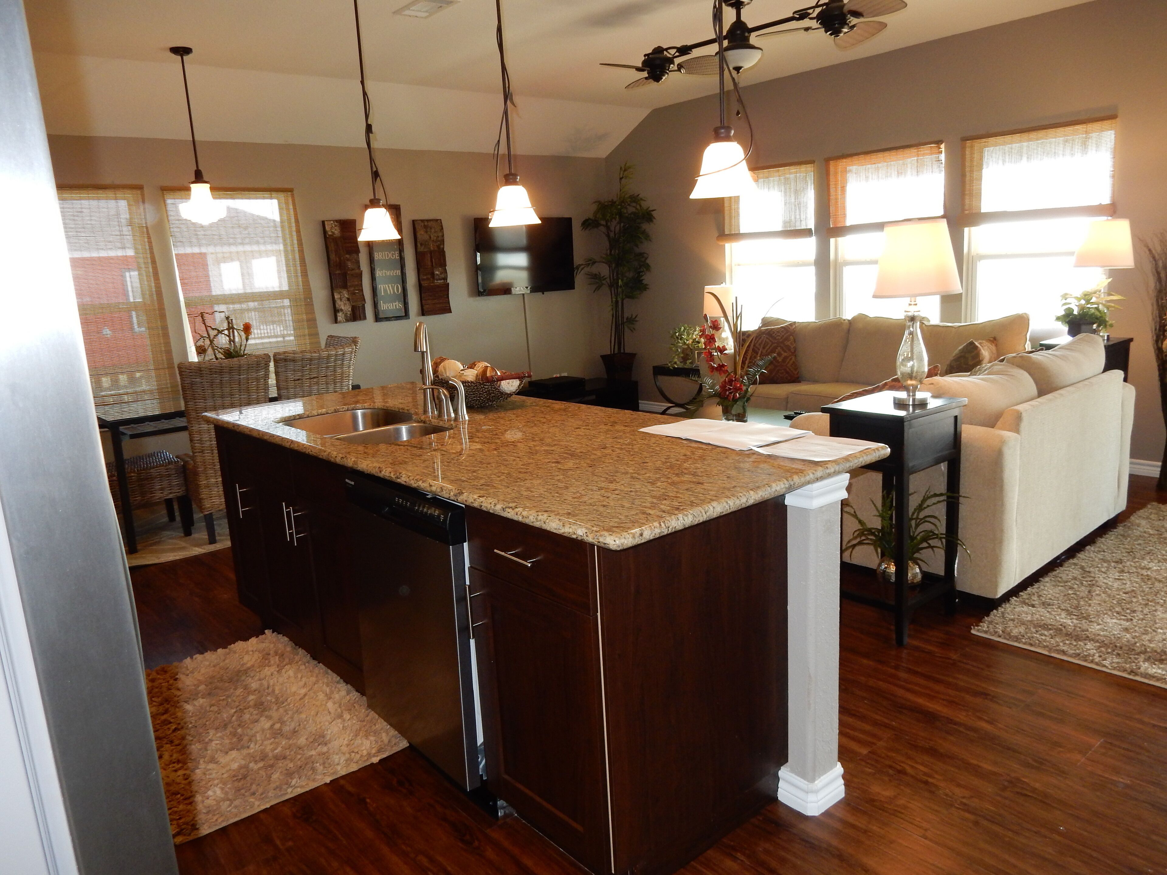 GULF FRONT beach house, sleeps 10, sunrise & sunset. 5G WiFi. ICW fishing pier.