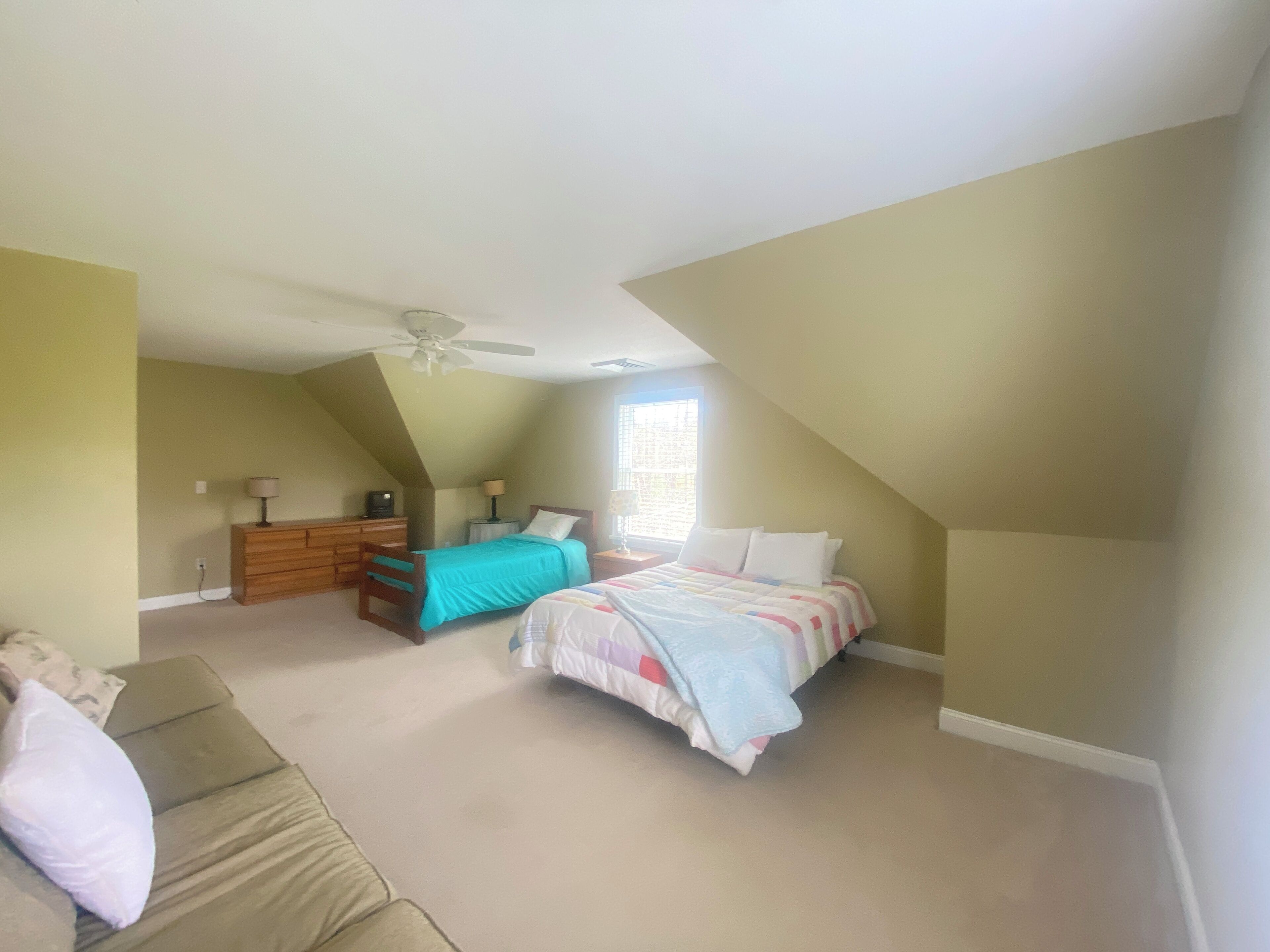 Luxury vacation, 1 mile to Goose Rocks Beach. Large yard