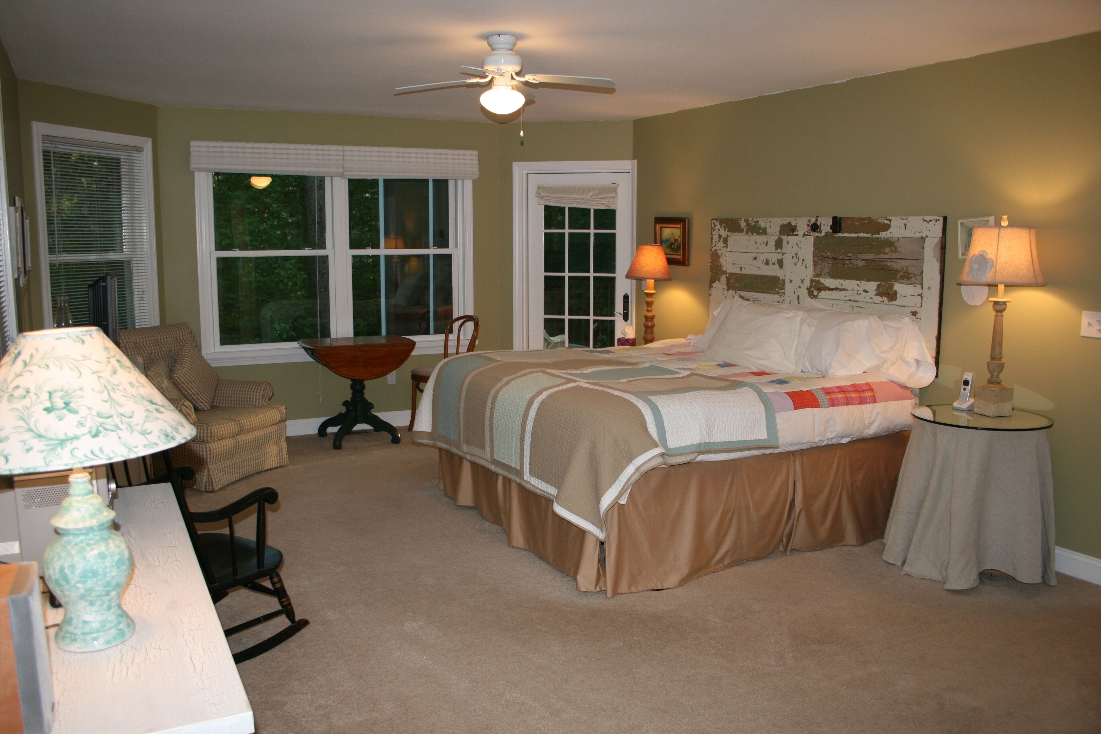 Luxury vacation, 1 mile to Goose Rocks Beach. Large yard