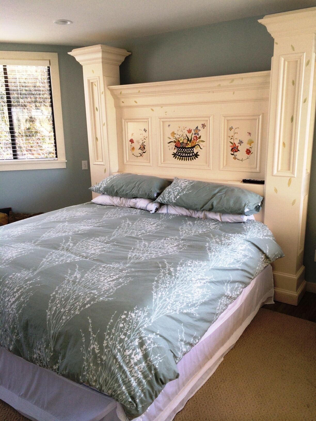 Incredible Waterfront Home Five Minutes From Watch Hill Beaches!