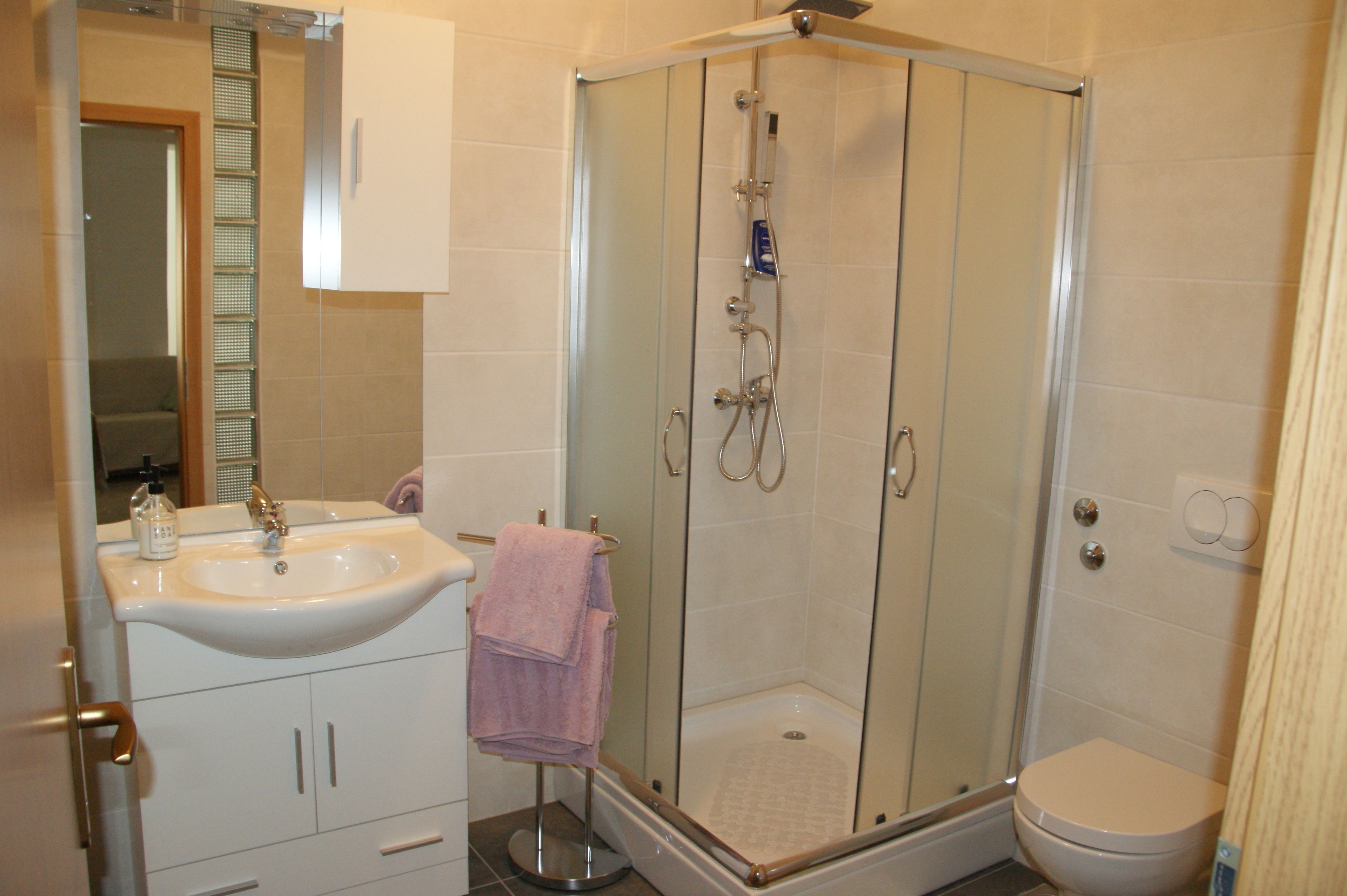 Estudio (Sendi) | Baño | Ducha, artículos de higiene personal gratuitos y secador de pelo