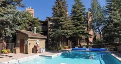 Stay With Style - 2BD / 2BA - Walk to Gondola - W&D - WiFi gratis