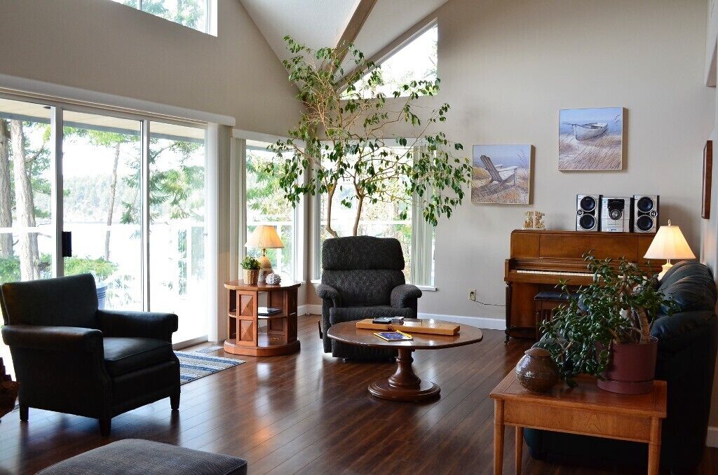 Pender Island Oceanfront House on Orca Highway with Hot Tub - Sleeps 6