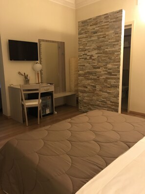 Double Room | Minibar, individually furnished, desk, laptop workspace - Papali (Catania)