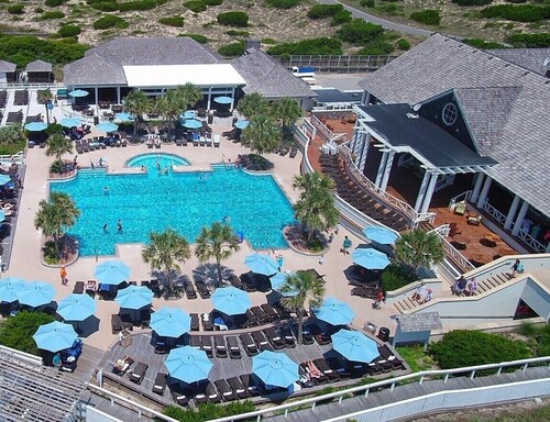 Renovated! Both club options available! Great location next to beach & BHI Club!