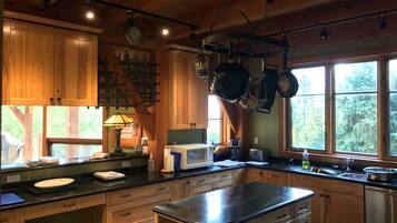 冰箱、微波炉、烤箱、炉灶