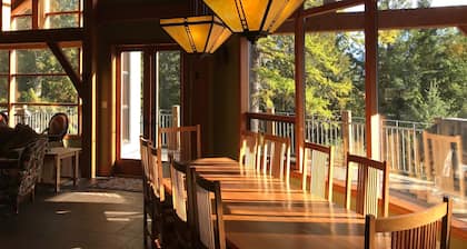Luxury Timber Frame Chalet, Fernie Alpine Resort, Ski in/Out