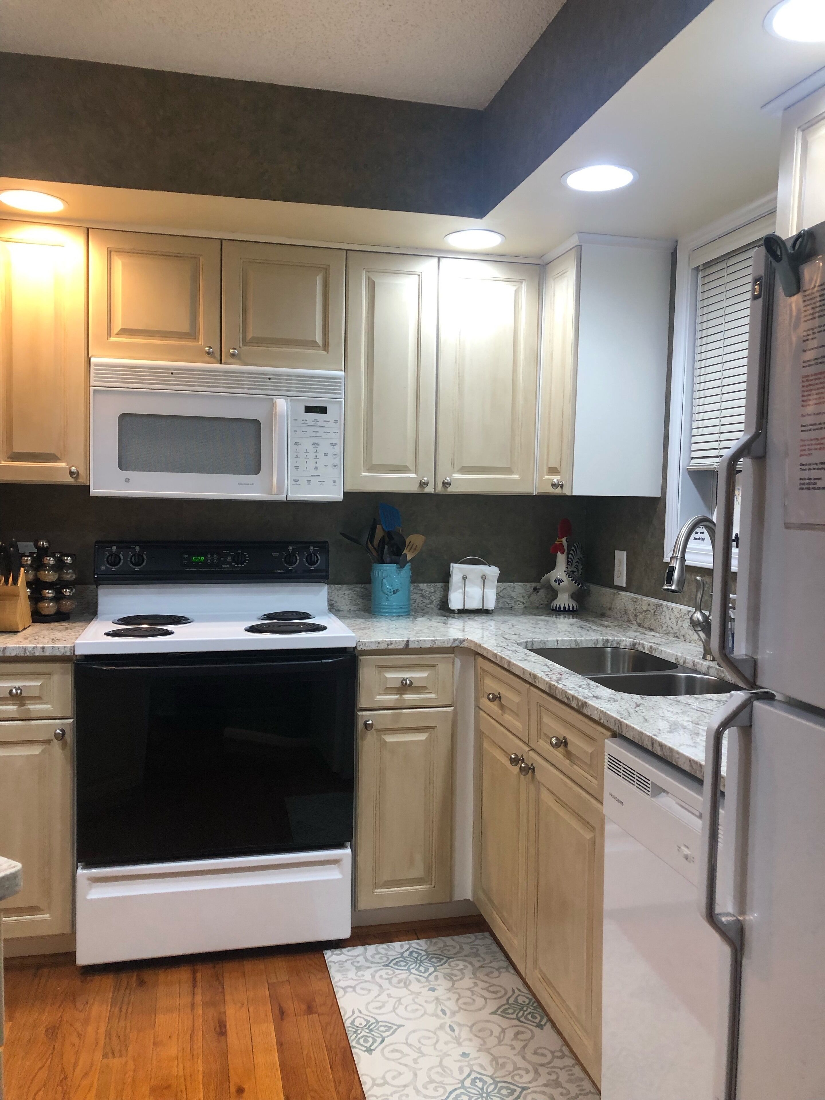 Great Loc. 2BR 2Bath 2nd Floor Condo Quiet area of NMyrtle. 3 min walk to ocean.