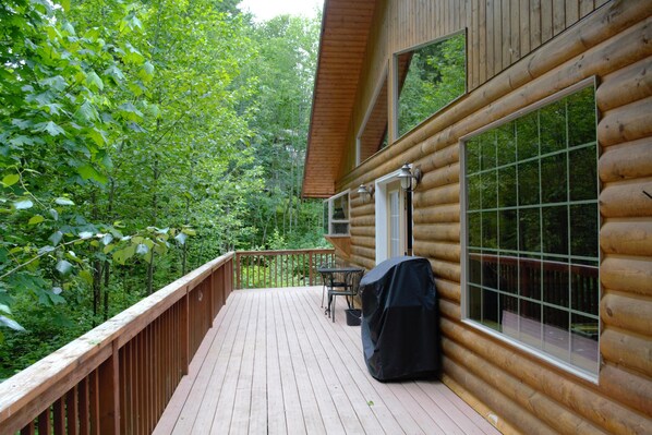 Outdoor dining - River Run Cabin (Glacier)