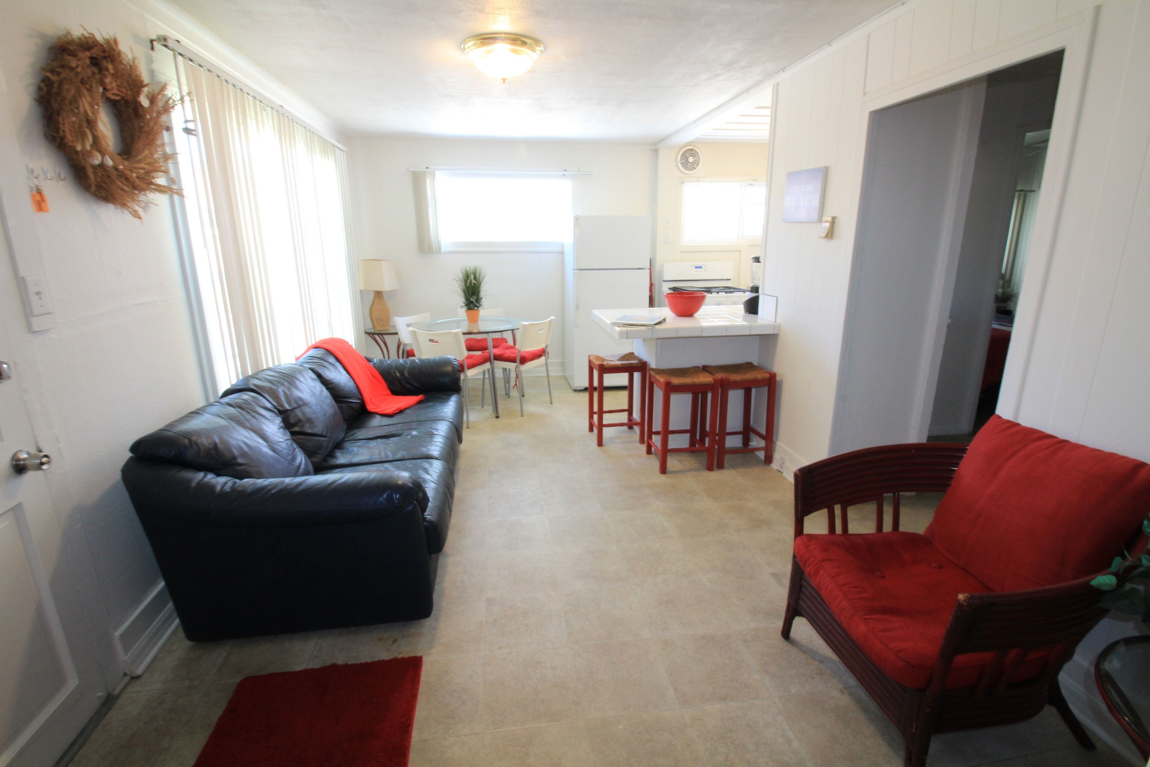 Ocean View Beach Cottage, Steps To Ocean - 4BR, 2BA- Sleeps 8