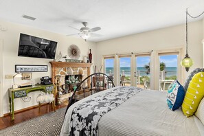 4 bedrooms, desk, iron/ironing board, free WiFi