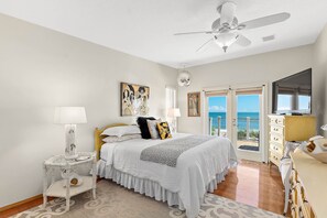 4 bedrooms, desk, iron/ironing board, free WiFi