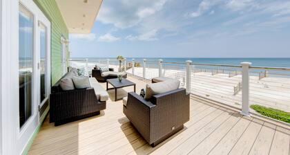 Beachfront 2 Apartments 1 House Nature all around, just 25 steps to Ocean water