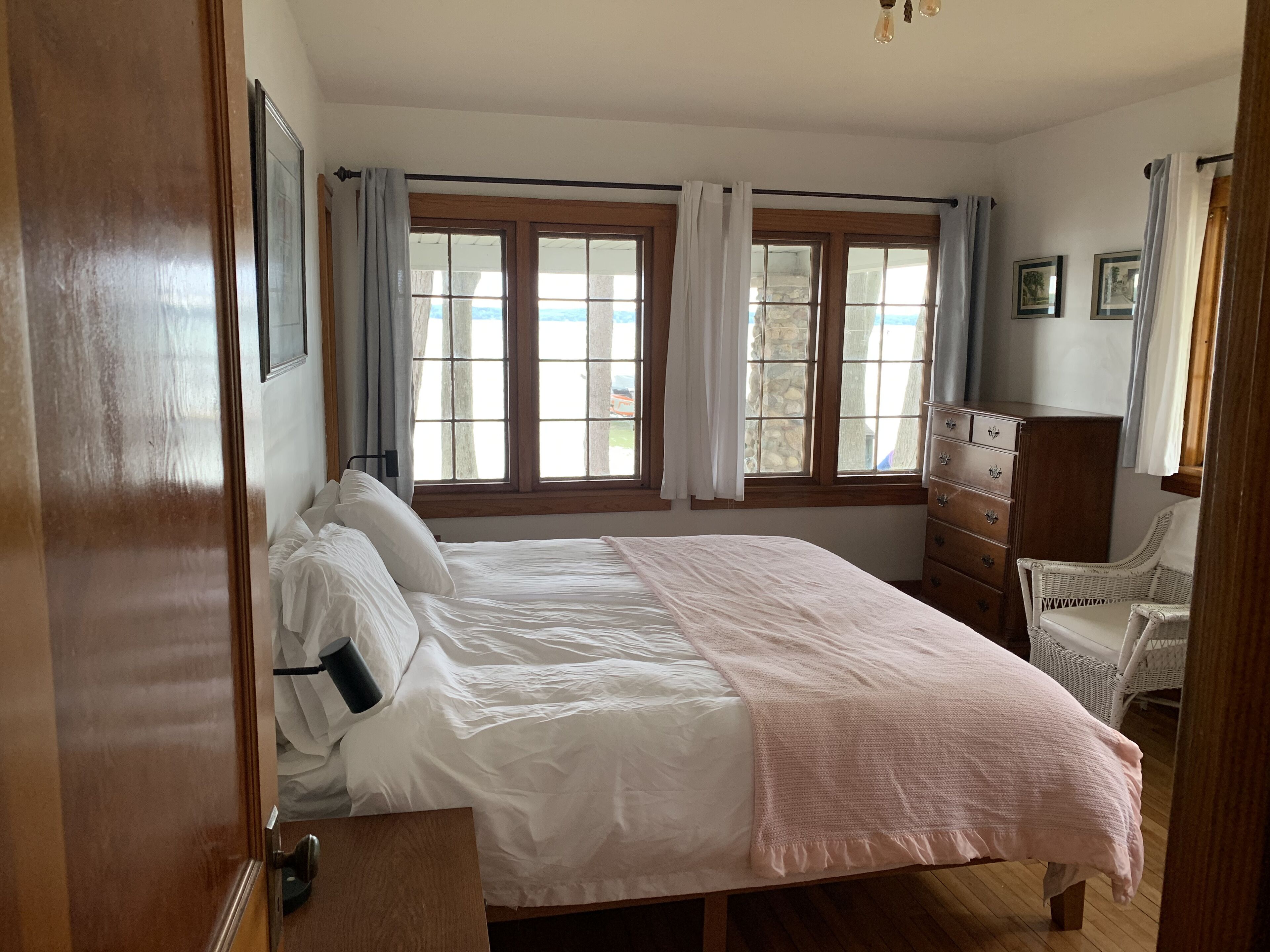 4 bedrooms, free WiFi, bed sheets