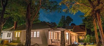Sandy Beach Cottage på Torch Lake, i Alden