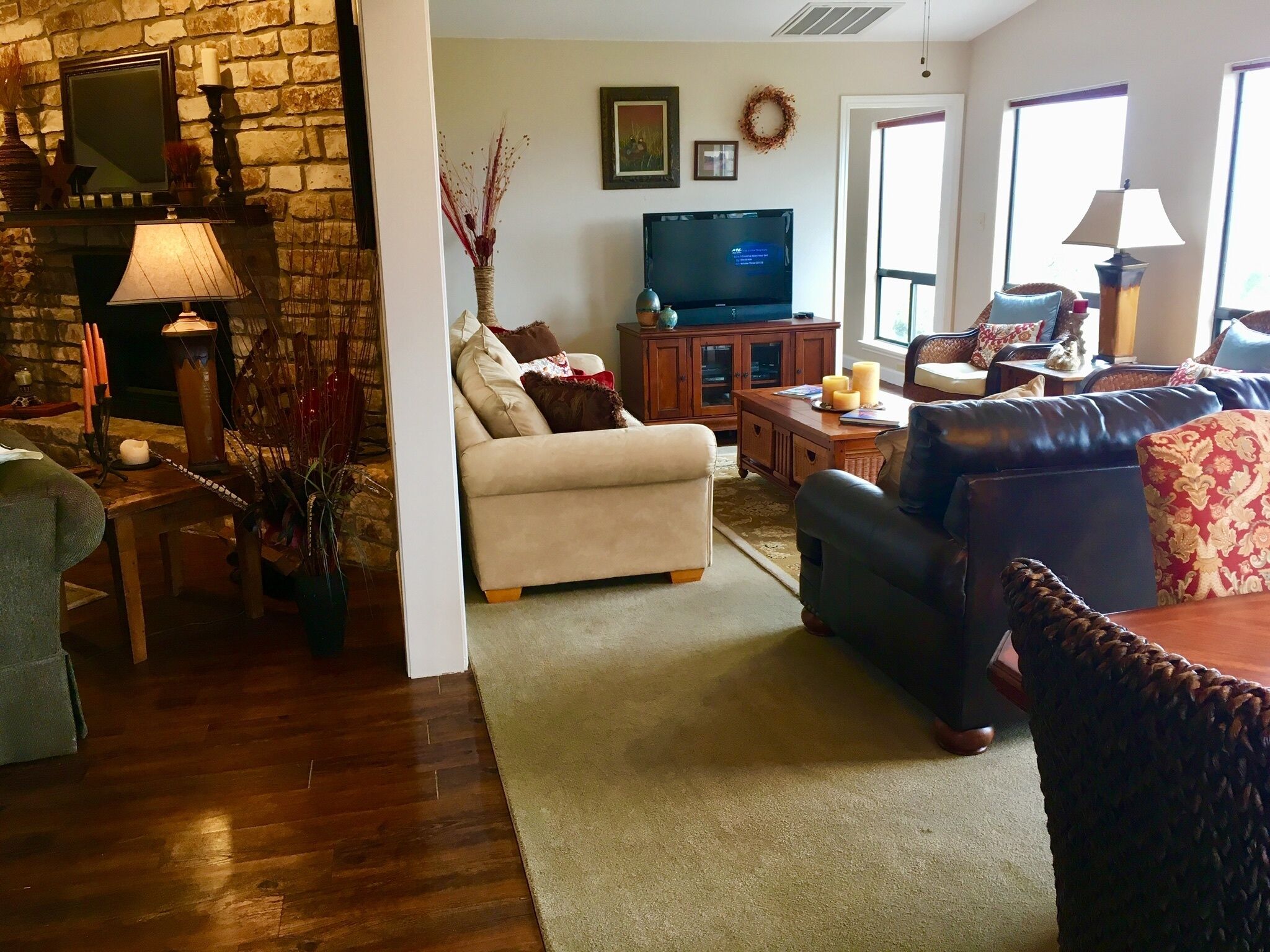 MILLION DOLLAR VIEWS!!!   Beautiful hill top house with views of lake LBJ!  3 bedroom 3 bath house