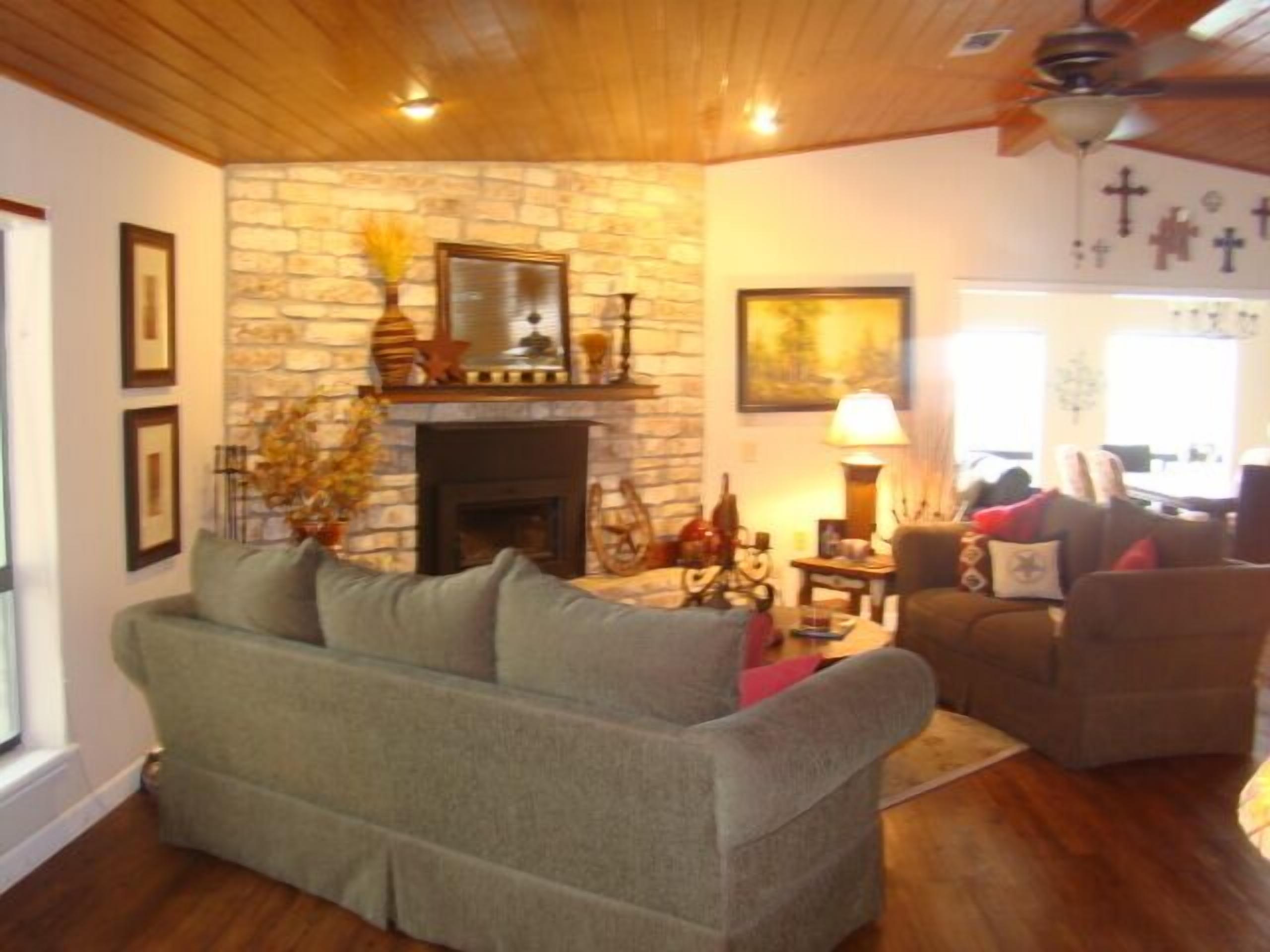 MILLION DOLLAR VIEWS!!!   Beautiful hill top house with views of lake LBJ!  3 bedroom 3 bath house