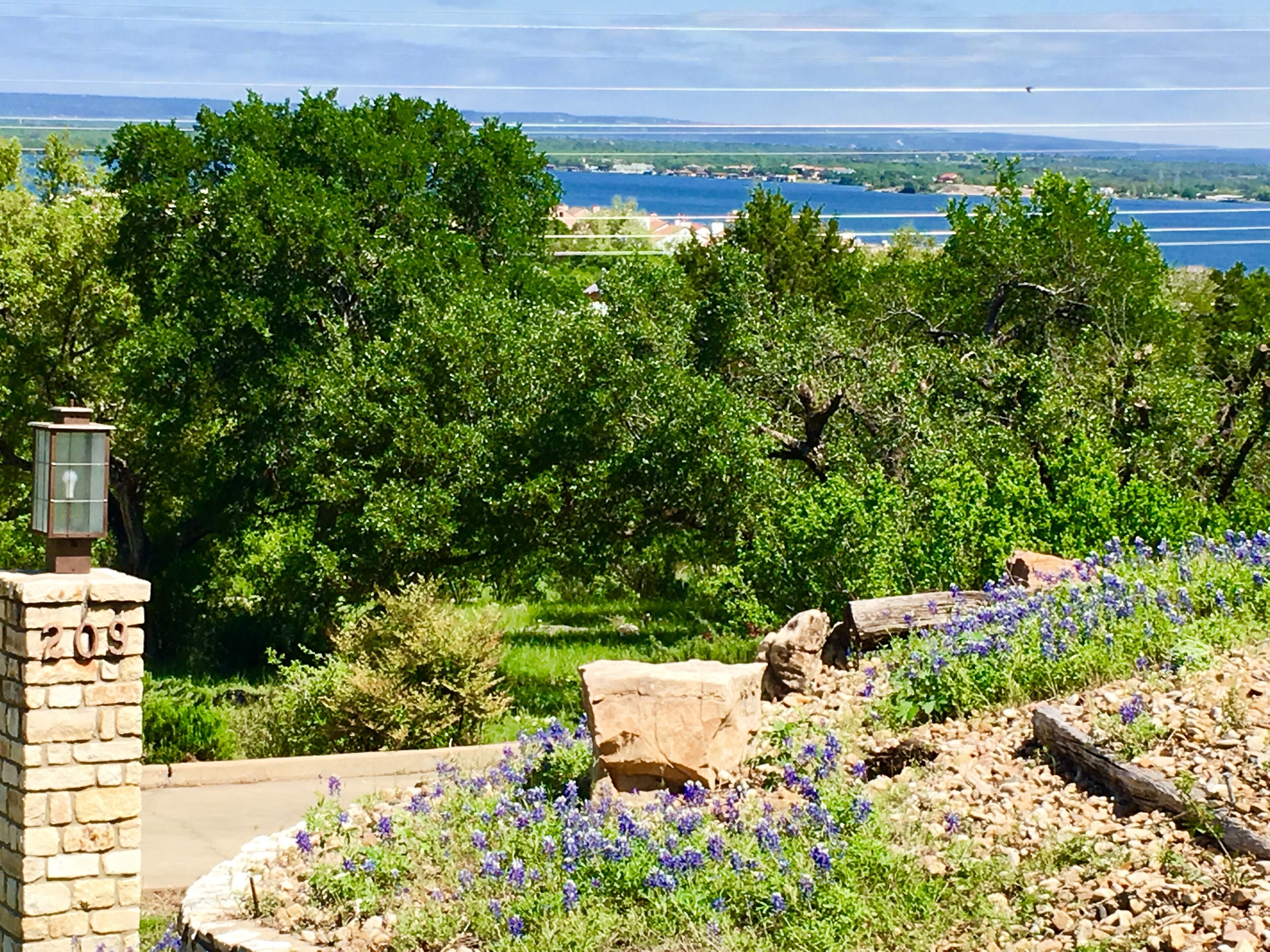 MILLION DOLLAR VIEWS!!!   Beautiful hill top house with views of lake LBJ!  3 bedroom 3 bath house