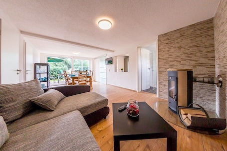 Bungalow (big - incl. cleaning fee 40 EUR) | Living area. Campingplatz am Hünstein