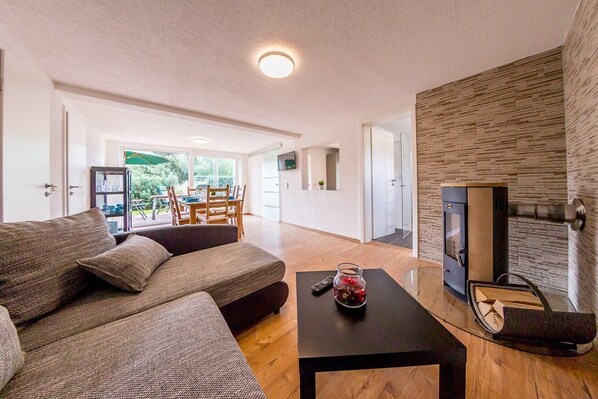 منزل صغير (big - incl. cleaning fee 40 EUR) | منطقة المعيشة | تنس طاولة