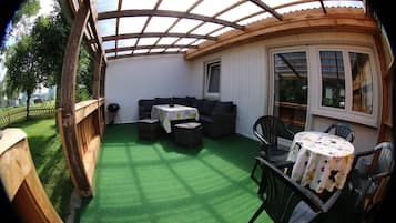 Ferienhaus (inkl. Reinigungsgebühr 40 EUR) | Terrasse/Patio