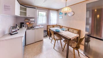 Holiday Home (incl. cleaning fee 40 EUR) | Private kitchen | Fridge