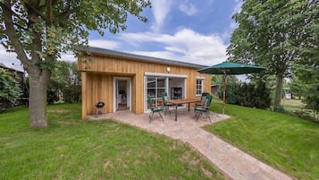 Bungalow (big - incl. cleaning fee 40 EUR) | Terrace/patio
