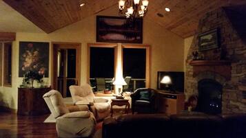 Televisor intel·ligent, llar de foc, videojocs i reproductor de DVD