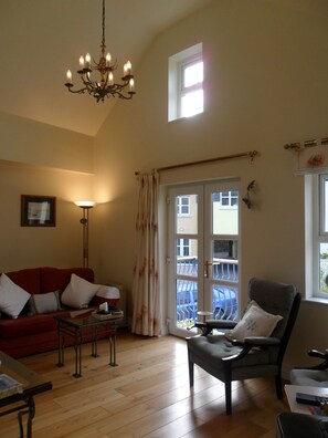 TV, DVD player, stereo - Luxury Apartment Charming Coastal Town / Rosscarbery on The Wild Atlantic W (Co.Cork)