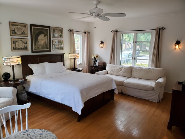 Silitysrauta/-lauta, Wi-Fi, vuodevaatteet