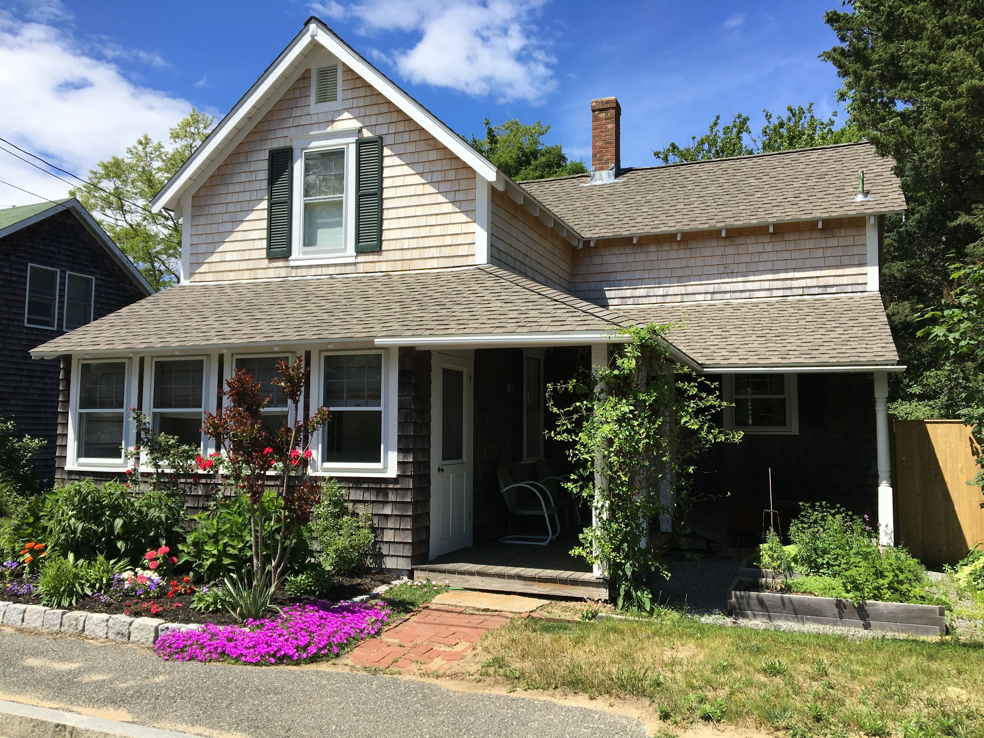 Convenient In-Town (Oak Bluffs) Location