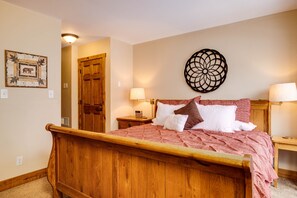 2 chambres, fer et planche à repasser, lit parapluie, Wi-Fi gratuit