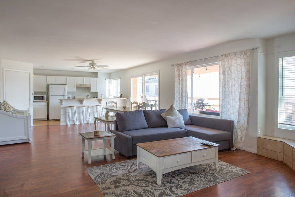 LOCATION AND VALUE! 3 Bedrooms, 2 Bathrooms, 1 Parking Spot, With Water Views